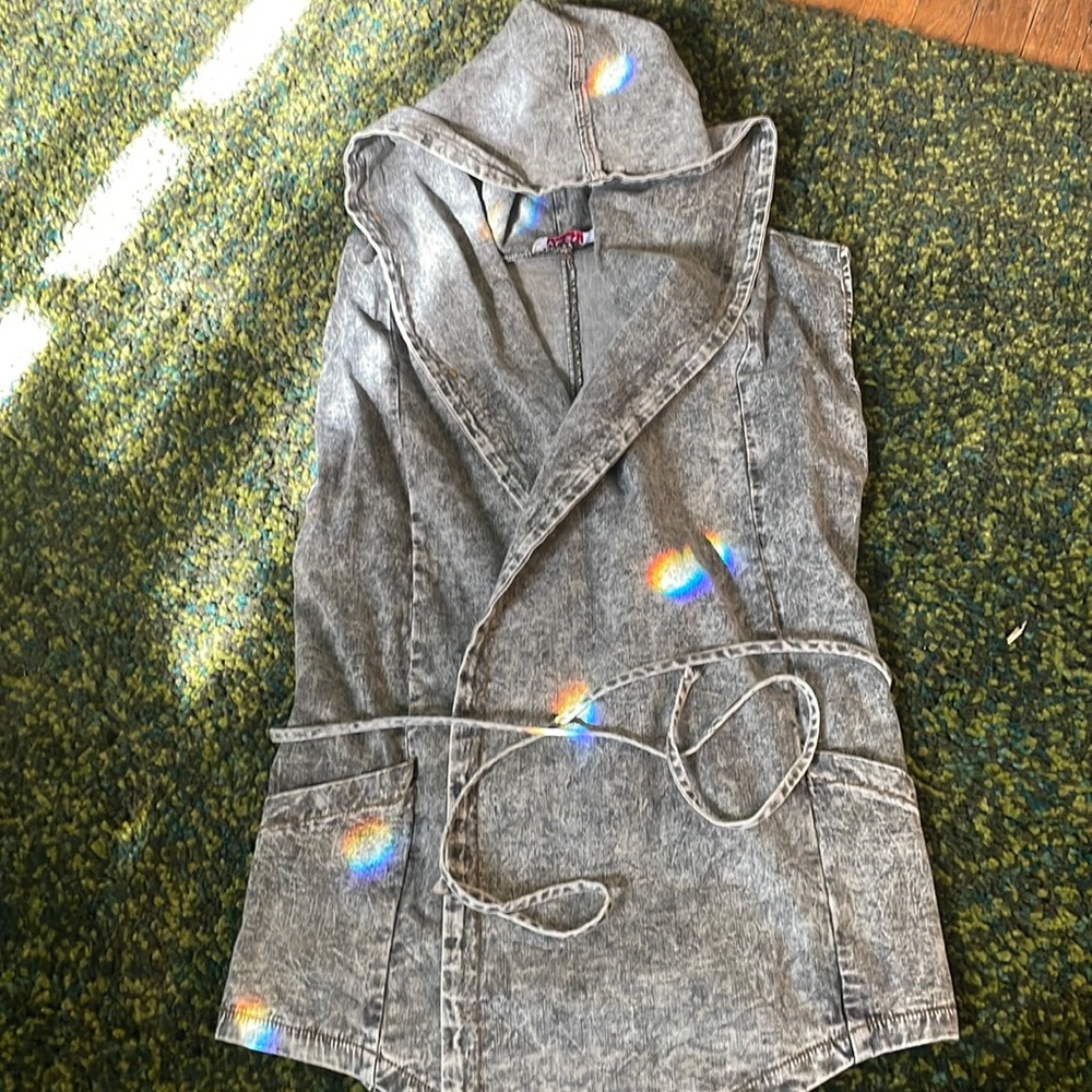 Vibrant Miu acid wash distressed 90s sleeveless jacket